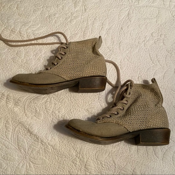 DIRTY LAUNDRY WOVEN BOOTIES, Size 7 - Picture 4 of 9